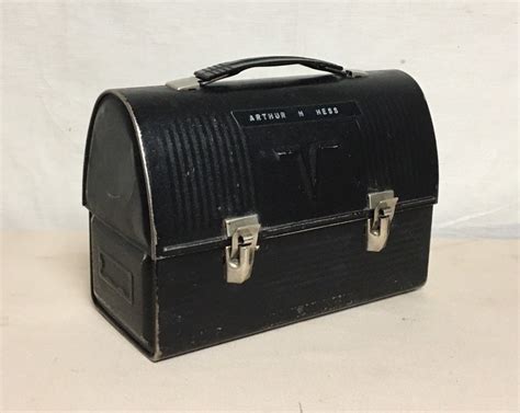 vintage round top metal lunch box with thermos|vintage lunch boxes collector information.